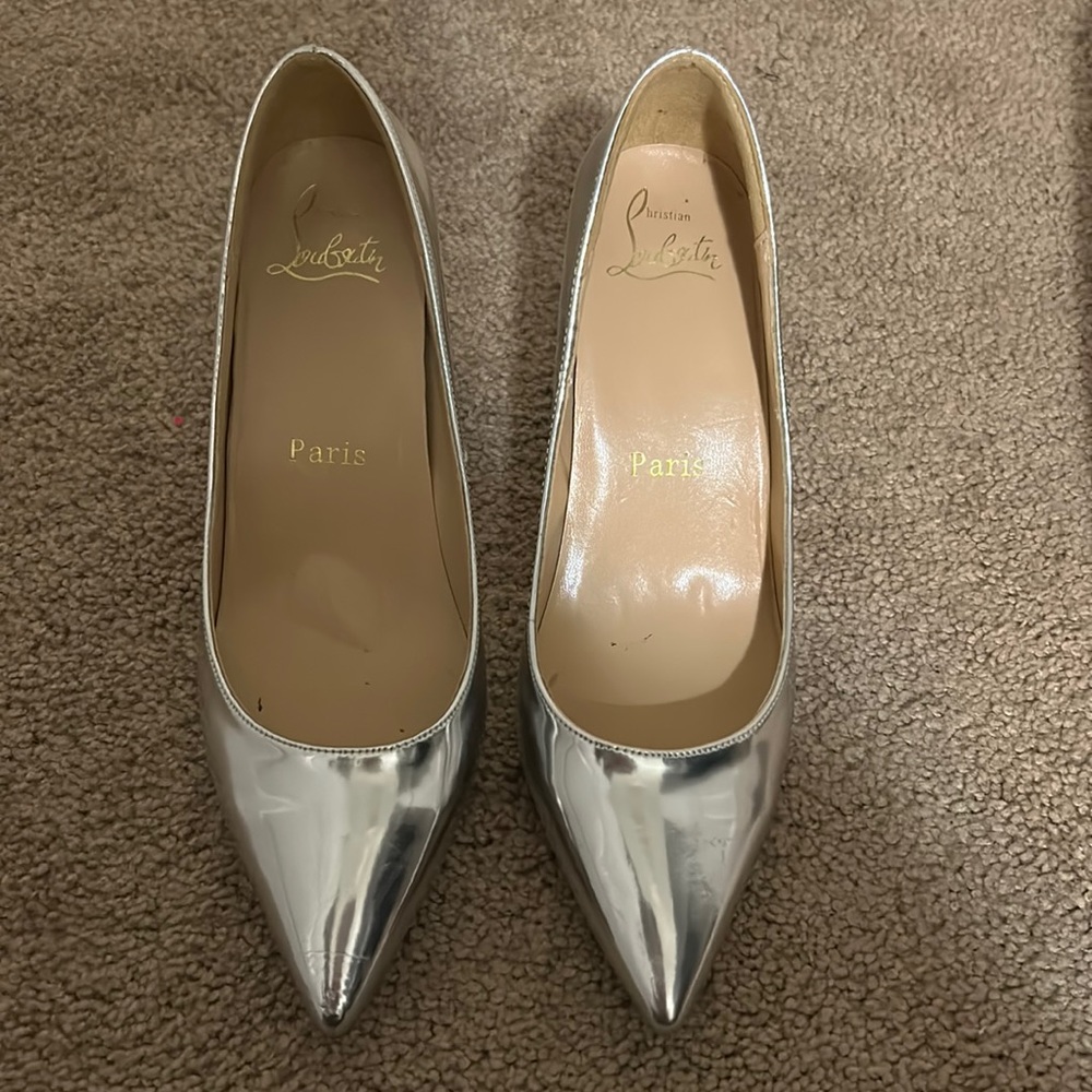 Red bottom replicas